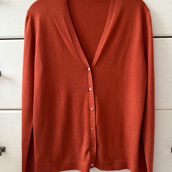Neiman Marcus Women’s Cashmere V Neck Cardigan Size Medium - Picture 1 of 5